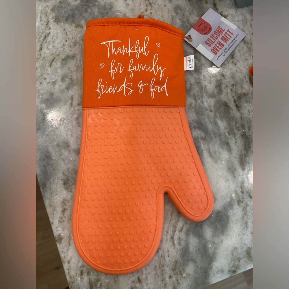 NWT krumbs kitchen Thankful For Family Friends & Food Orange Silicone Oven Mitt